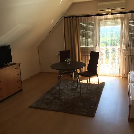 Madar Vendeghaz Aparthotel