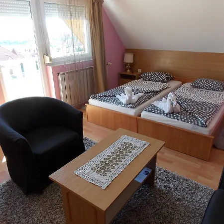 Aparthotel Madar Vendeghaz 4*