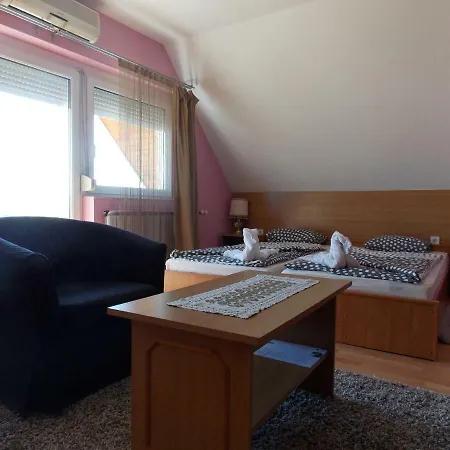 Madar Vendeghaz Aparthotel 4*