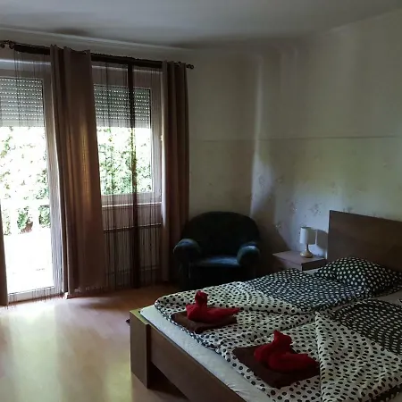 Madar Vendeghaz Aparthotel 4*